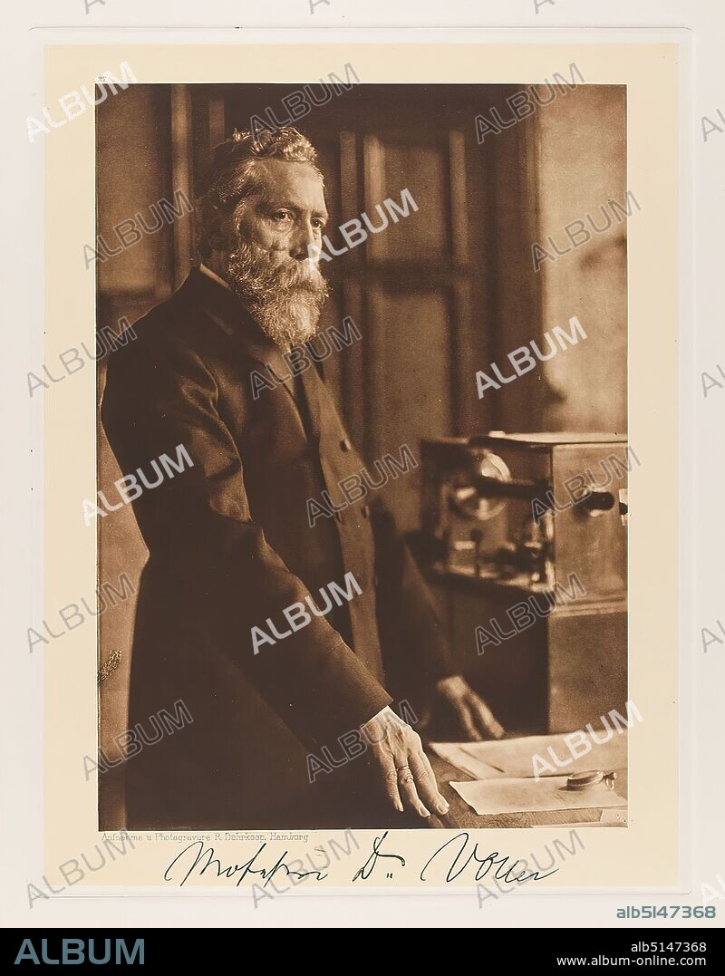 Rudolph Dührkoop, Dr. phil. August Voller, Professor, Director of the State Laboratory of Physics from the portfolio Hamburgische Männer und Frauen am Anfang des XX. Jahrhunderts, Staatliche Landesbildstelle Hamburg, collection on the history of photography, paper, heliogravure, image size: height: 21,40 cm; width: 15,00 cm, signed: recto below the image: imprinted signature of the sitter, inscribed: recto: engraved on printing plate, below the image: photograph and photogravure R. Dührkoop, Hamburg, top left above picture 27; bottom right in the corner noted in lead: 122, stamp: recto: handwritten addition: Inv.Nr. and reference to repro, portrait photography, half-length portrait, laboratory, physics and mechanics, historical person, Carl August Voller, part of the portfolio Hamburgische Männer und Frauen am Anfang des XX. Jahrhunderts - Kamera Bildnisse - Photographed, etched in copper and printed by Rudolph Dührkoop Hamburg 1905.