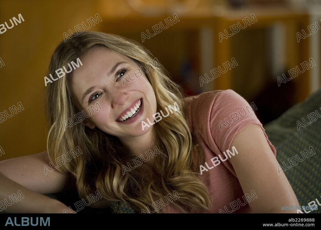 ELIZABETH OLSEN en GODZILLA, 2014, dirigida por GARETH EDWARDS. Copyright WARNER BROS.