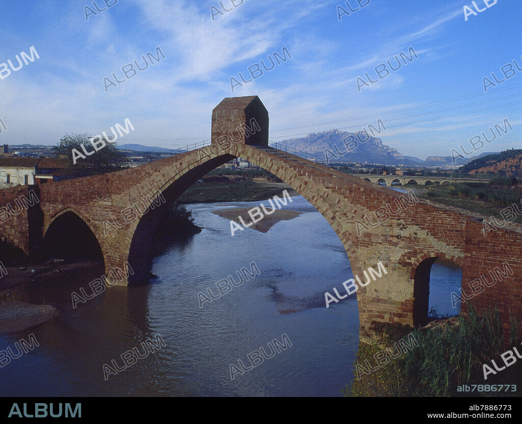 PUENTE DEL DIABLO SOBRE EL RIO LLOBREGAT - RECONSTRUCCION DEL AÑO 1963 DE UN PUENTE GOTICO DE 1295 SOBRE UNA BASE ROMANA.