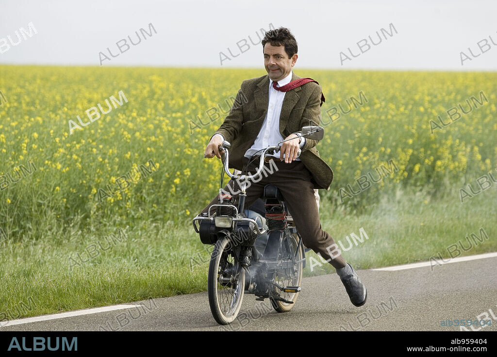 ROWAN ATKINSON en LAS VACACIONES DE MR. BEAN, 2007 (MR. BEAN'S HOLIDAY), dirigida por STEVE BENDELACK. Copyright STUDIO CANAL/UNIVERSAL FOCUS/WORKING TITLE FILMS.