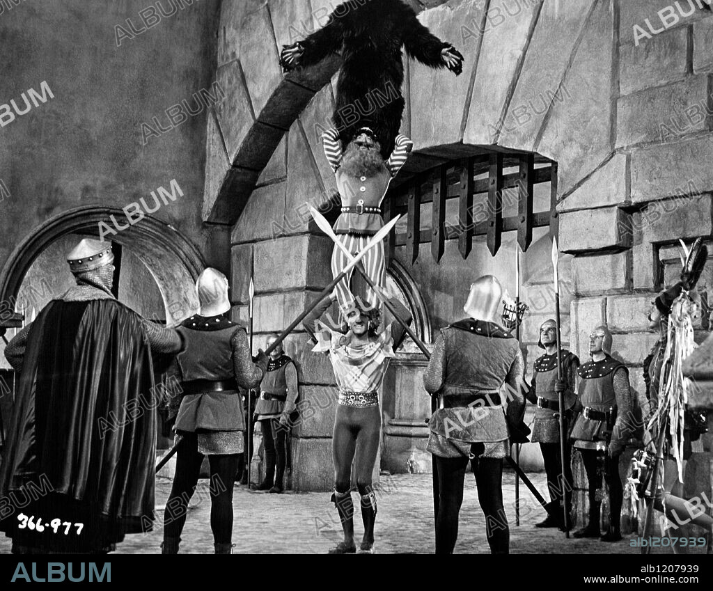 BURT LANCASTER and NICK CRAVAT in THE FLAME AND THE ARROW, 1950, directed by JACQUES TOURNEUR. Copyright WARNER BROTHERS.