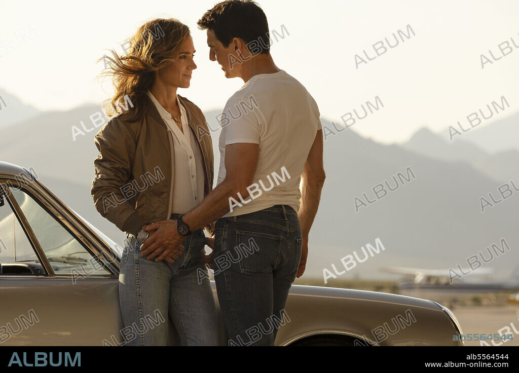 JENNIFER CONNELLY und TOM CRUISE in TOP GUN: MAVERICK, 2020, unter der Regie von JOSEPH KOSINSKI. Copyright PARAMOUNT PICTURES.