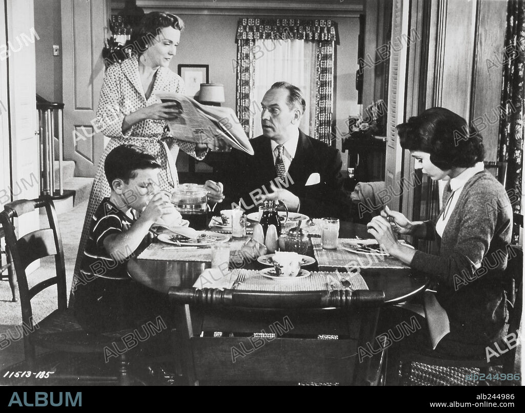 FREDRIC MARCH, MARTHA SCOTT y MARY MURPHY en HORAS DESESPERADAS, 1955 (THE DESPERATE HOURS), dirigida por WILLIAM WYLER. Copyright PARAMOUNT PICTURES.