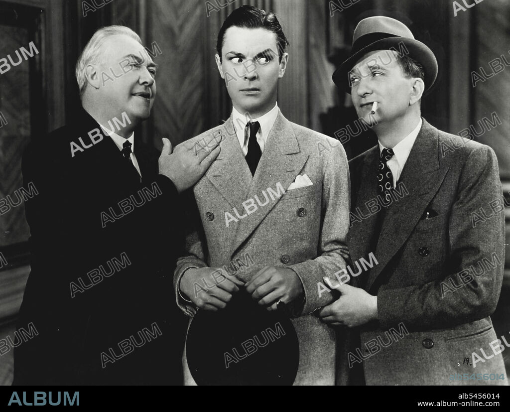 Bing Crosby and Miriam Hopkins in "She Loves Me Not," with Kitty Carlisle, Lynne Overman, Edward Nugent and Vince Barnett. Directed by Elliott Nugent. November 5, 1934. (Photo by Paramount Pictures).