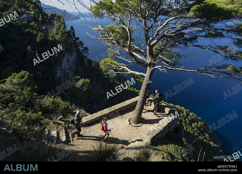 Pi's viewpoint, -Mirador Es Niu Des Voltor- Valldemossa, Tramuntana Mountains, Majorca, Balearic Islands, Spain, Europe.