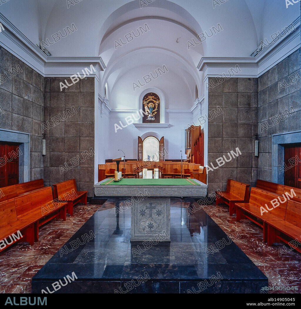 Interior del Monasterio de las Carmelitas Descalzas de la Inmaculada Concepción de Mataró, siglo XX.