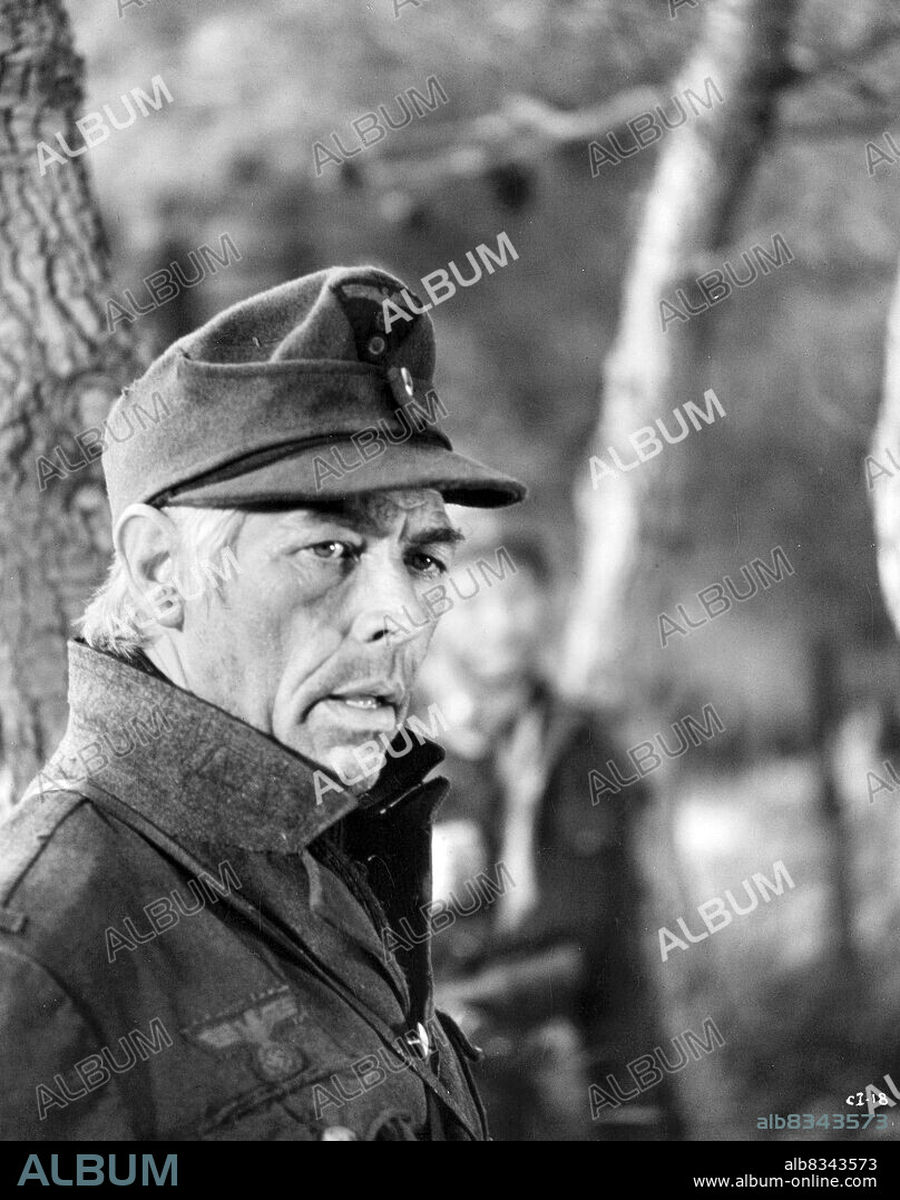 JAMES COBURN en LA CRUZ DE HIERRO, 1977 (CROSS OF IRON), dirigida por SAM PECKINPAH. Copyright AVCO EMBASSY.