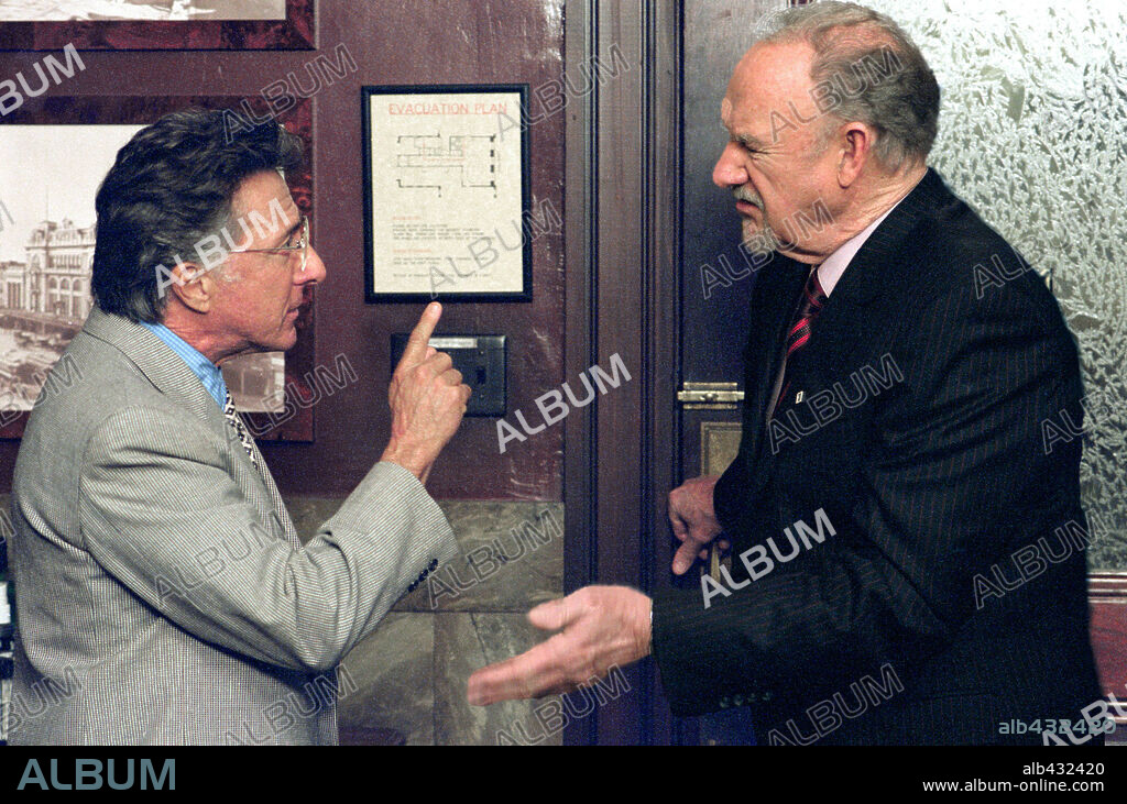 DUSTIN HOFFMAN y GENE HACKMAN en EL JURADO, 2003 (RUNAWAY JURY), dirigida por GARY FLEDER. Copyright MONARCHY ENT. / WETCHER, BARRY.