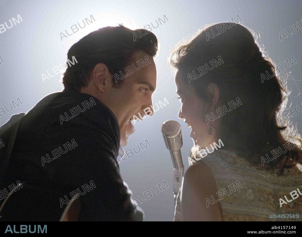 JOAQUIN PHOENIX y REESE WITHERSPOON en EN LA CUERDA FLOJA, 2005 (WALK THE LINE), dirigida por JAMES MANGOLD. Copyright 20TH CENTURY FOX.