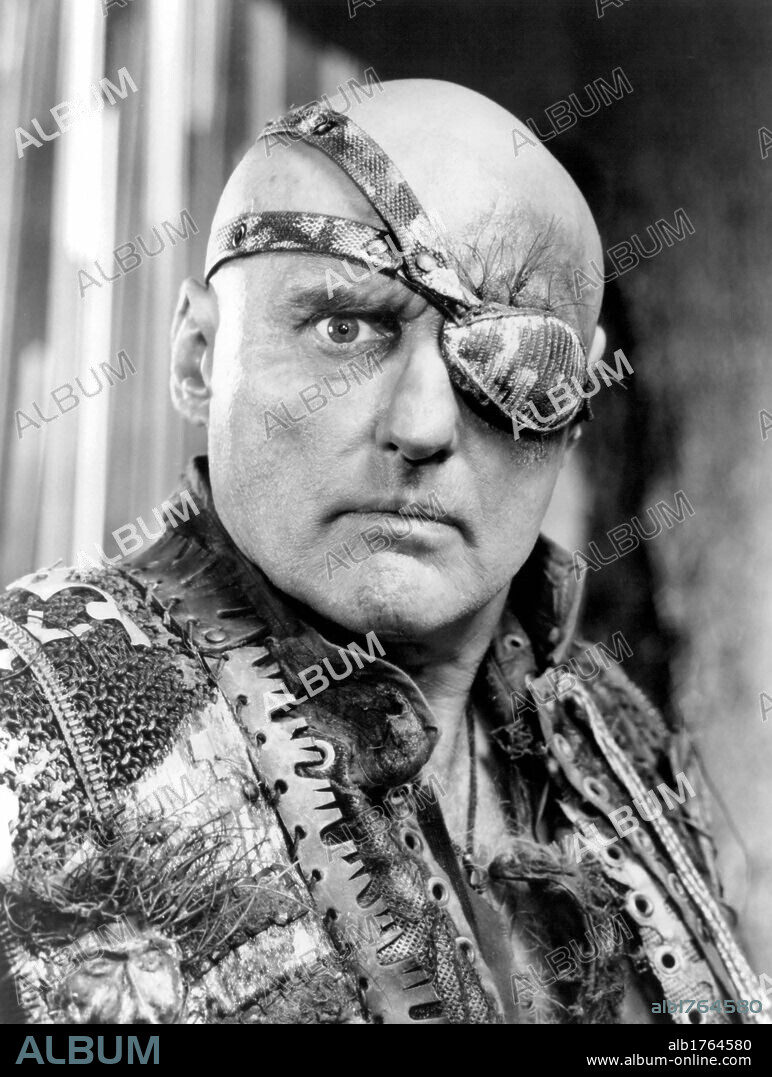 DENNIS HOPPER in WATERWORLD, 1995, directed by KEVIN REYNOLDS. Copyright UNIVERSAL PICTURES.