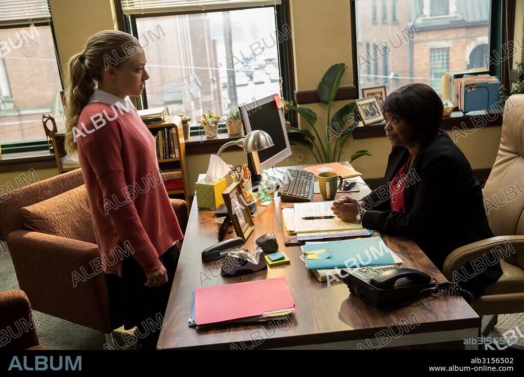 AMANDA SEYFRIED and OCTAVIA SPENCER in FATHERS AND DAUGHTERS, 2015, directed by GABRIELE MUCCINO. Copyright VOLTAGE PICTURES.