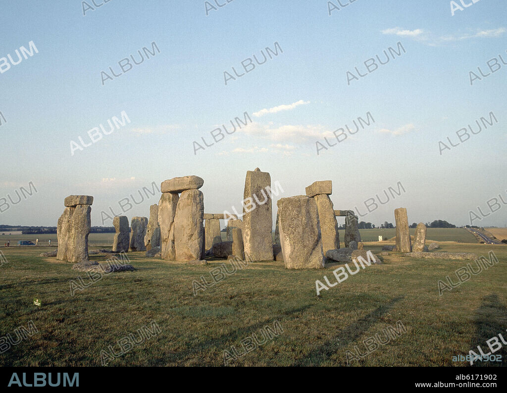 CROMLECH DE STONEHENGE - SANTUARIO UTILIZADO COMO SEPULCRO Y CALENDARIO DE PIEDRA - 2500/1700 AC.