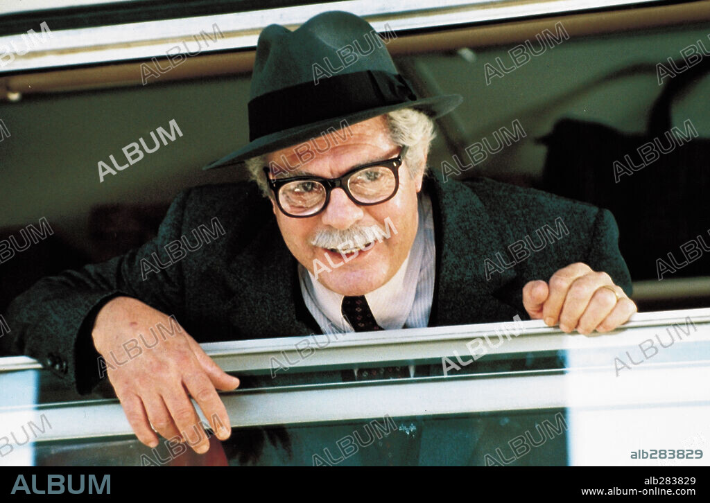 MARCELLO MASTROIANNI in EVERYBODY'S FINE, 1990 (STANNO TUTTI BENE), directed by GIUSEPPE TORNATORE. Copyright ERRE PRODUZIONI/LES FILMS ARIANE/SOVEREIGN PICTURES / TURSI, MARIO.