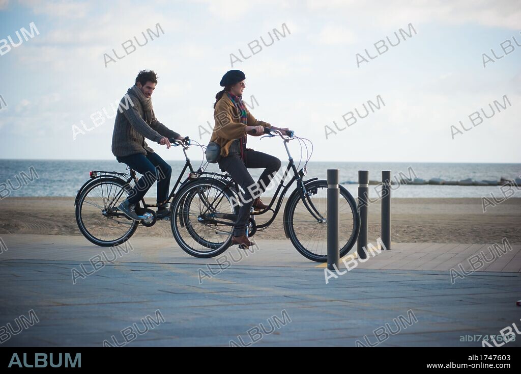 CLARA LAGO and QUIM GUTIERREZ in LA CARA OCULTA, 2011, directed by ANDRES BAIZ. Copyright AVALON.