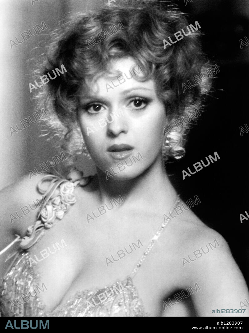 BERNADETTE PETERS in PENNIES FROM HEAVEN, 1981, directed by HERBERT ROSS. Copyright M.G.M.