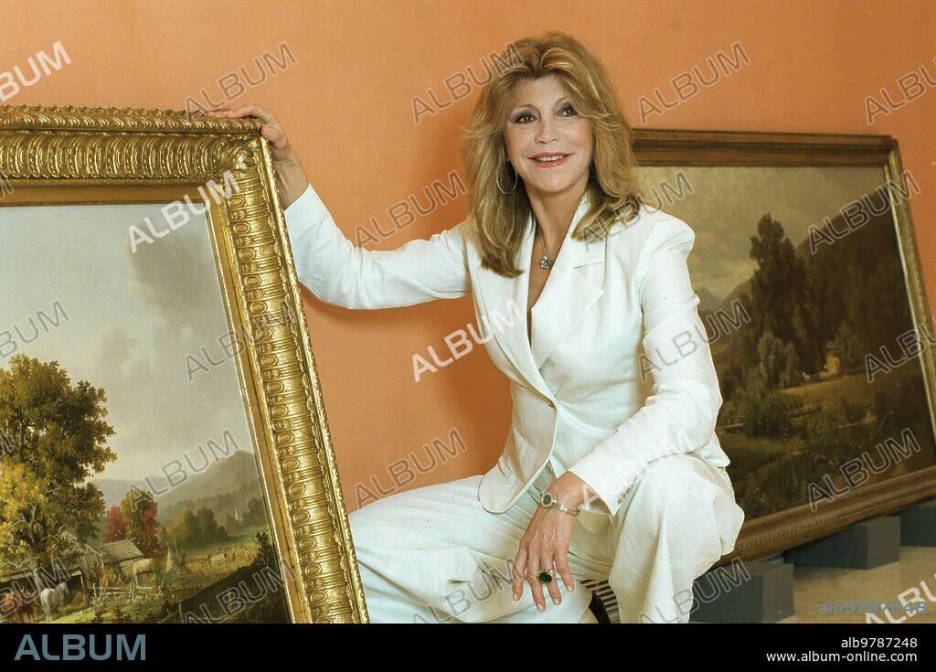 Madrid, 05/19/2004. Tita Cervera, Baroness Thyssen, in the new rooms of her Museum. Photo: Gonzalo Cruz. ARCHDC.