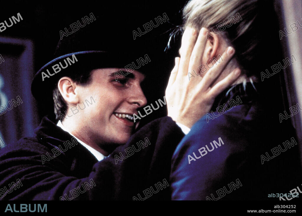 CHRISTIAN BALE en EL AGENTE SECRETO, 1996 (THE SECRET AGENT), dirigida por CHRISTOHER HAMPTON. Copyright 20TH CENTURY FOX.