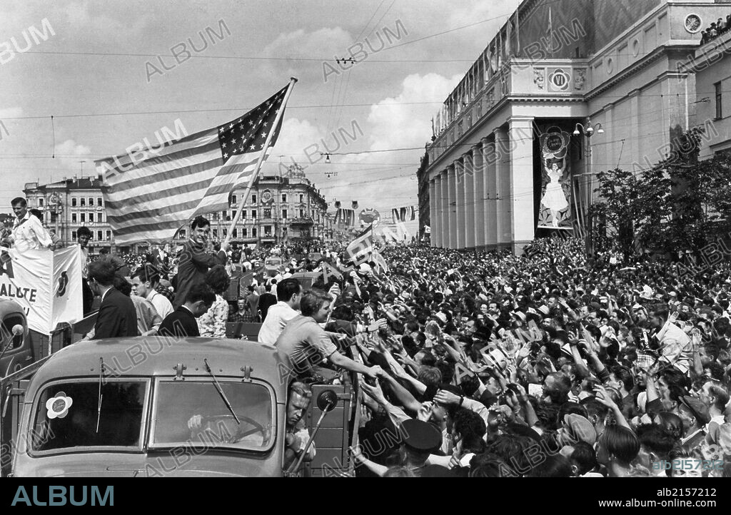 Sixth world festival of youth and students in moscow, july 28, 1957, participants in mayakovsky square on their way to lenin stadium for the opening ceremonies of the festival.