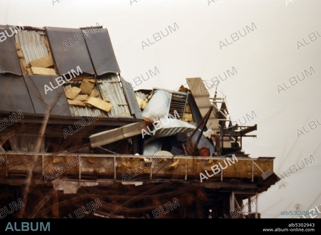 Photograph taken during the aftermath of the London Docklands bombing. The London Docklands bombing (also known as the South Quay bombing or erroneously referred to as the Canary Wharf bombing) occurred on 9 February 1996, when the Provisional Irish Republican Army (IRA) detonated a powerful truck bomb in South Quay (which is outside Canary Wharf)..