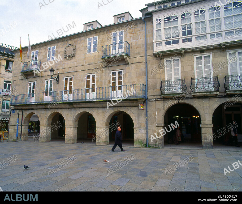PLAZA MAYOR - EDIFICIO PORTICADO ESQUINA CON LA CALLE CONDE PALLARES.