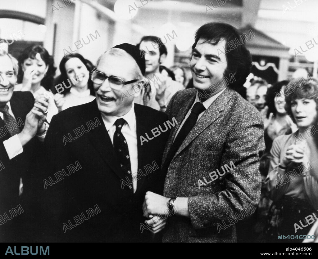 Laurence Olivier (1907-1989), British actor, and Neil Diamond (1941- ), American singer, 1980. From the motion picture 'The Jazz Singer'.