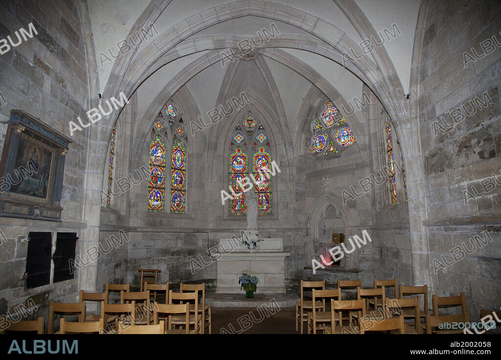 The church was built in the 13th - 15th centuries. It is a fine example of Burgundy Gothic architecture. The interior includes a nave and five radiating chapels.