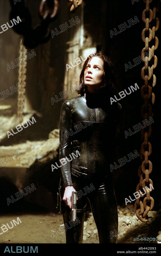 KATE BECKINSALE in UNDERWORLD, 2003, directed by LEN WISEMAN. Copyright SCREEN GEMS/LAKESHORE ENTERTAINMENT / ENDRENYI, EGON.