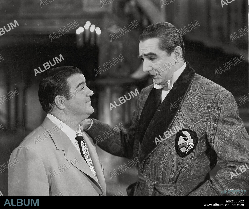 BELA LUGOSI y LOU COSTELLO en ABBOTT Y COSTELLO CONTRA LOS FANTASMAS, 1948 (ABBOTT AND COSTELLO MEET FRANKENSTEIN), dirigida por CHARLES BARTON. Copyright UNIVERSAL INTERNATIONAL.