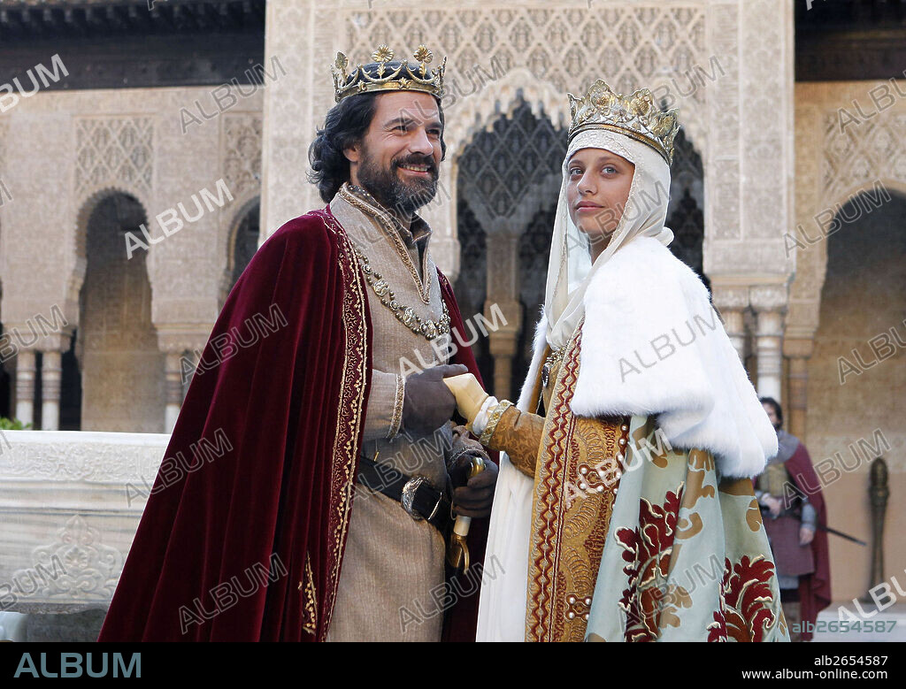 MICHELLE JENNER and RODOLFO SANCHO in ISABEL, 2011, directed by JORDI FRADES and ORIOL FERRER. Copyright DIAGONAL TV.