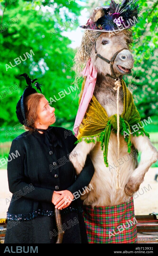 EMMA THOMPSON en LA NIÑERA MÁGICA, 2005 (NANNY MCPHEE), dirigida por KIRK JONES. Copyright UNIVERSAL PICTURES.