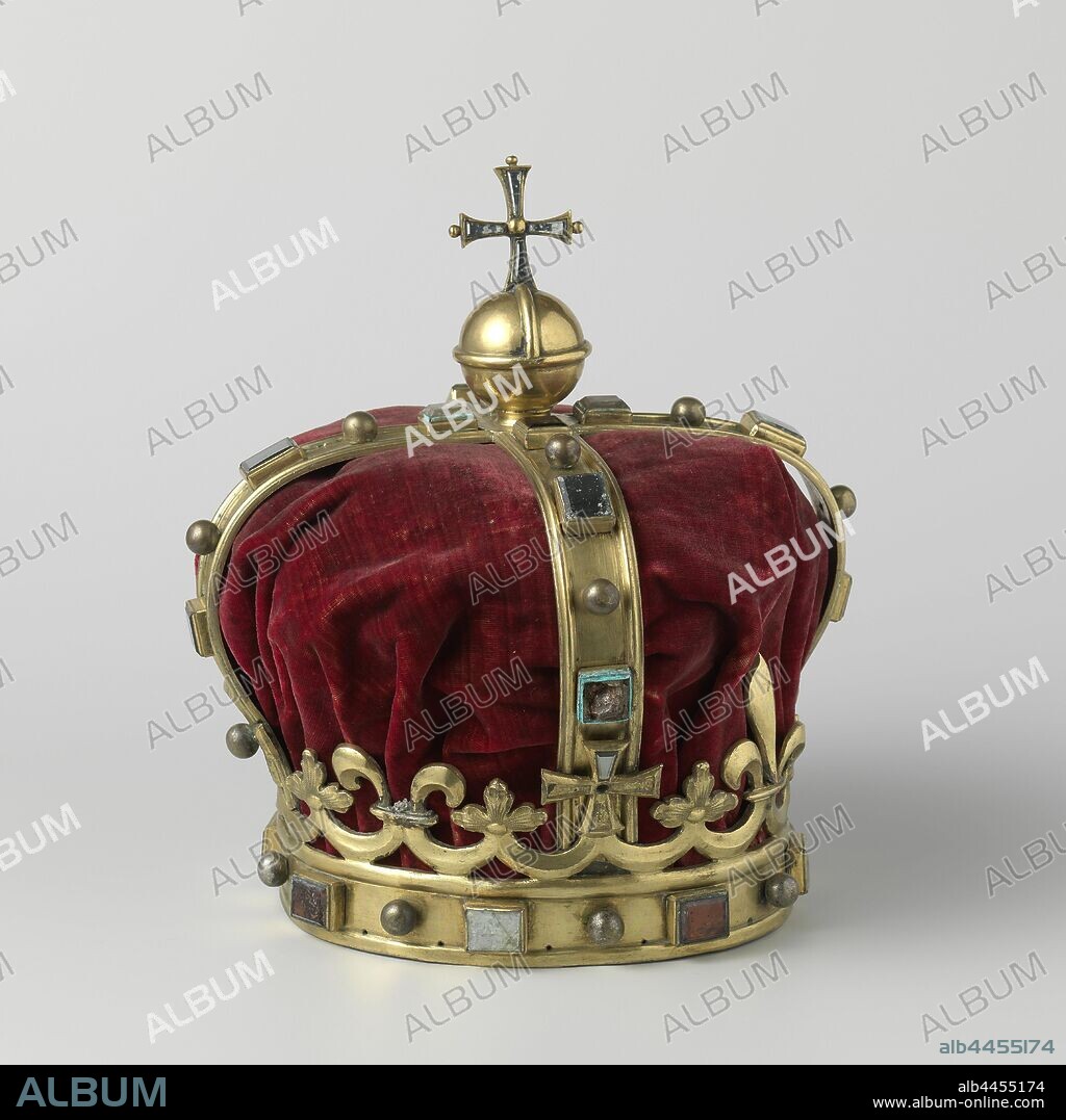 Crown for the King of Ardra, Crown with rectangular glass stones in different colors interspersed with buttons on the headband. On top of the band, fleurons decoration. Four brackets run from the belt, decorated with a square cross (bottom), stones and buttons. At the intersection of the brackets a globe with a square cross. This cross is inlaid with glass. The crown is lined with red velvet., Orb (symbol of sovereignty, sphere with cross on top), Michiel Adriaansz. de Ruyter, king of Ardra, anonymous, England, c. 1664, copper (metal), glass, velvet (fabric weave), inlay (process), h 28 cm × d 18 cm.