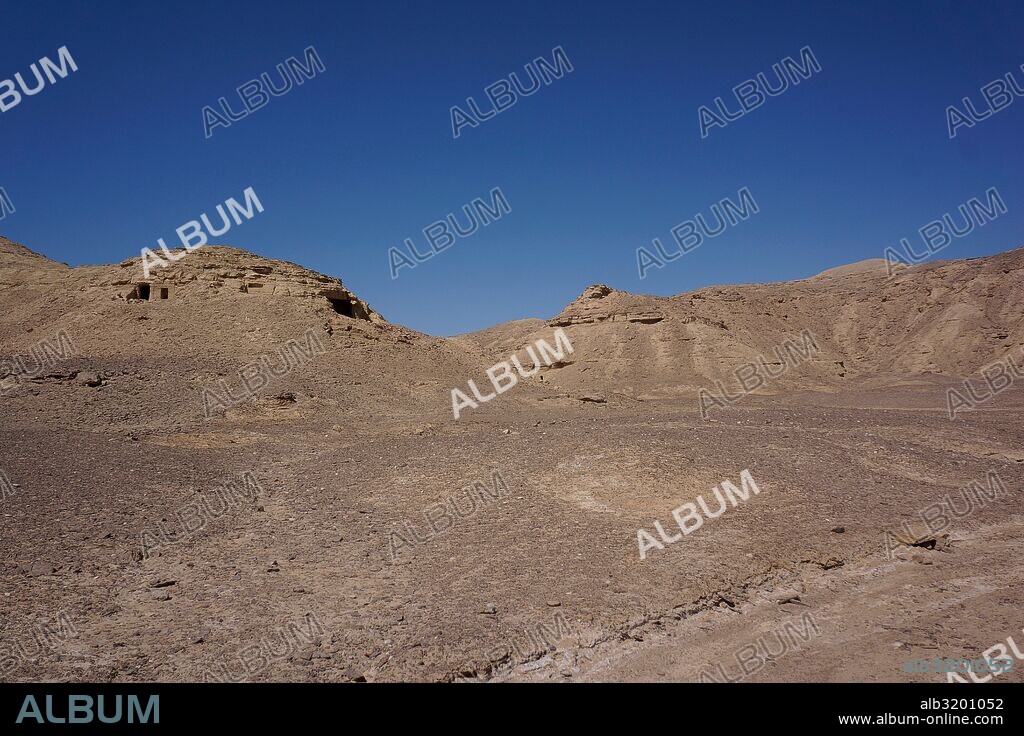 El Kab (Nejab en egipcio), es una localidad que fue la capital del III nomo del Alto Egipto a partir de la dinastía XVIII, durante el Imperio Nuevo.