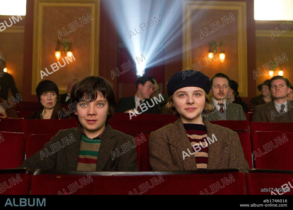ASA BUTTERFIELD and CHLOE GRACE MORETZ in HUGO, 2011, directed by MARTIN SCORSESE. Copyright GK FILMS.