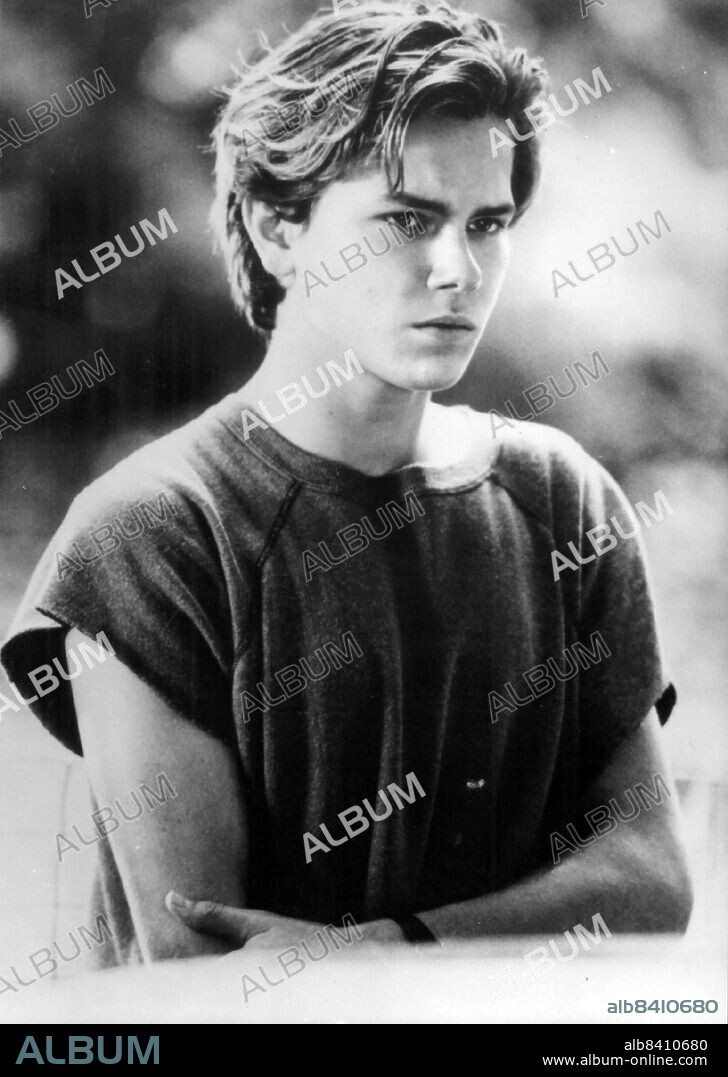 RIVER PHOENIX en UN LUGAR EN NINGUNA PARTE, 1988 (RUNNING ON EMPTY), dirigida por SIDNEY LUMET. Copyright WARNER BROTHERS.