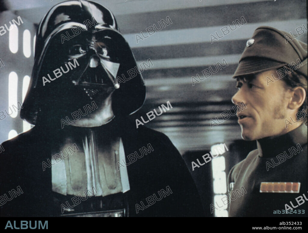 DAVID PROWSE en STAR WARS: EPISODIO IV-UNA NUEVA ESPERANZA, 1977 (STAR WARS: EPISODE IV-A NEW HOPE), dirigida por GEORGE LUCAS. Copyright LUCASFILM/20TH CENTURY FOX.