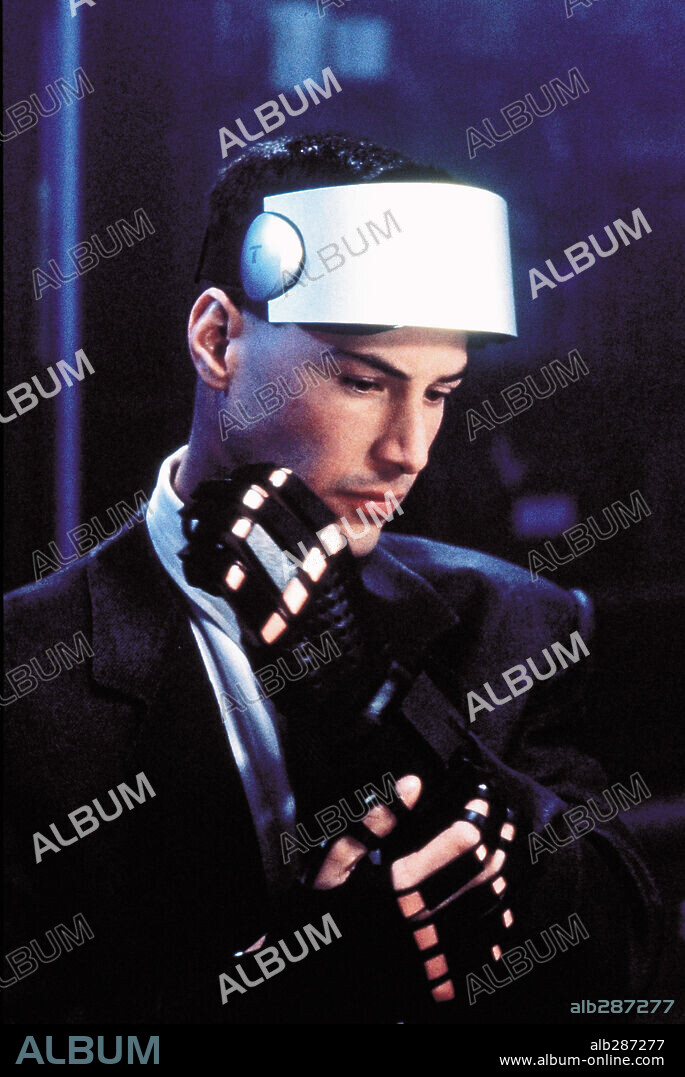 KEANU REEVES in JOHNNY MNEMONIC, 1995, directed by ROBERT LONGO. Copyright COLUMBIA TRI STAR.