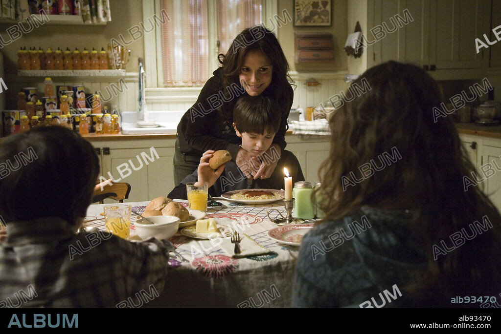FREDDIE HIGHMORE, MARY-LOUISE PARKER und SARAH BOLGER in THE SPIDERWICK CHRONICLES, 2008, unter der Regie von MARK WATERS. Copyright KENNEDY/MARSHALL COMPANY, THE/NICKELODEON MOVIES/SPIDERWICK / SEIDA, TAKASHI.