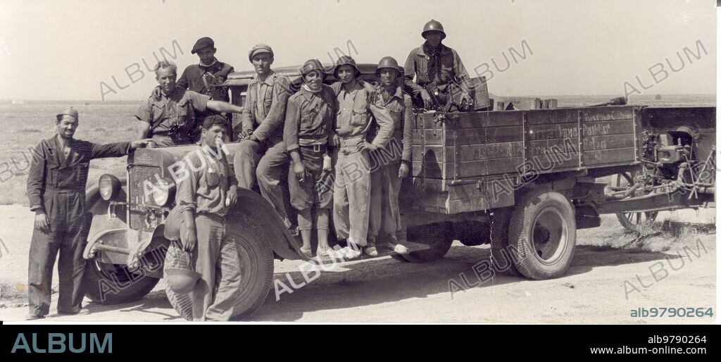 1938. Fotografias del general Walter (Karol Swierczewski).