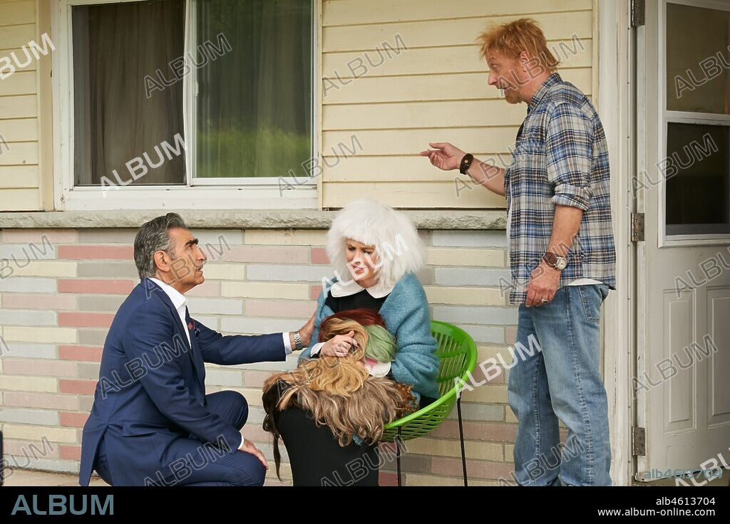 CATHERINE O'HARA, CHRIS ELLIOT and EUGENE LEVY in SCHITT'S CREEK, 2015, directed by EUGENE LEVY. Copyright CBS/ NOT A A REAL COMPANY. Season 6.