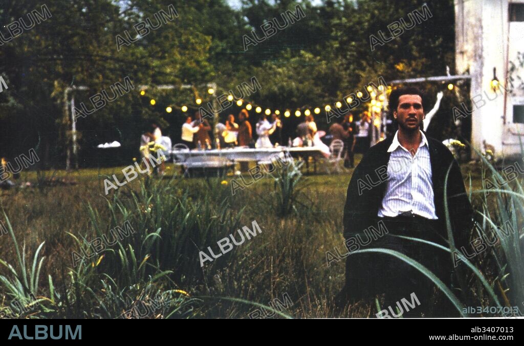 DARIO GRANDINETTI en EL LADO OSCURO DEL CORAZÓN, 1992, dirigida por ELISEO SUBIELA. Copyright VHERO FILMS.