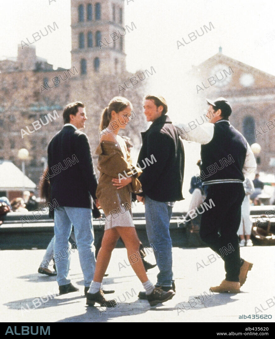 EDWARD BURNS and MICHAEL MCGLONE in THE BROTHERS MCMULLEN, 1995, directed by EDWARD BURNS. Copyright MARLBORO ROAD GANG PRODUCTIONS.