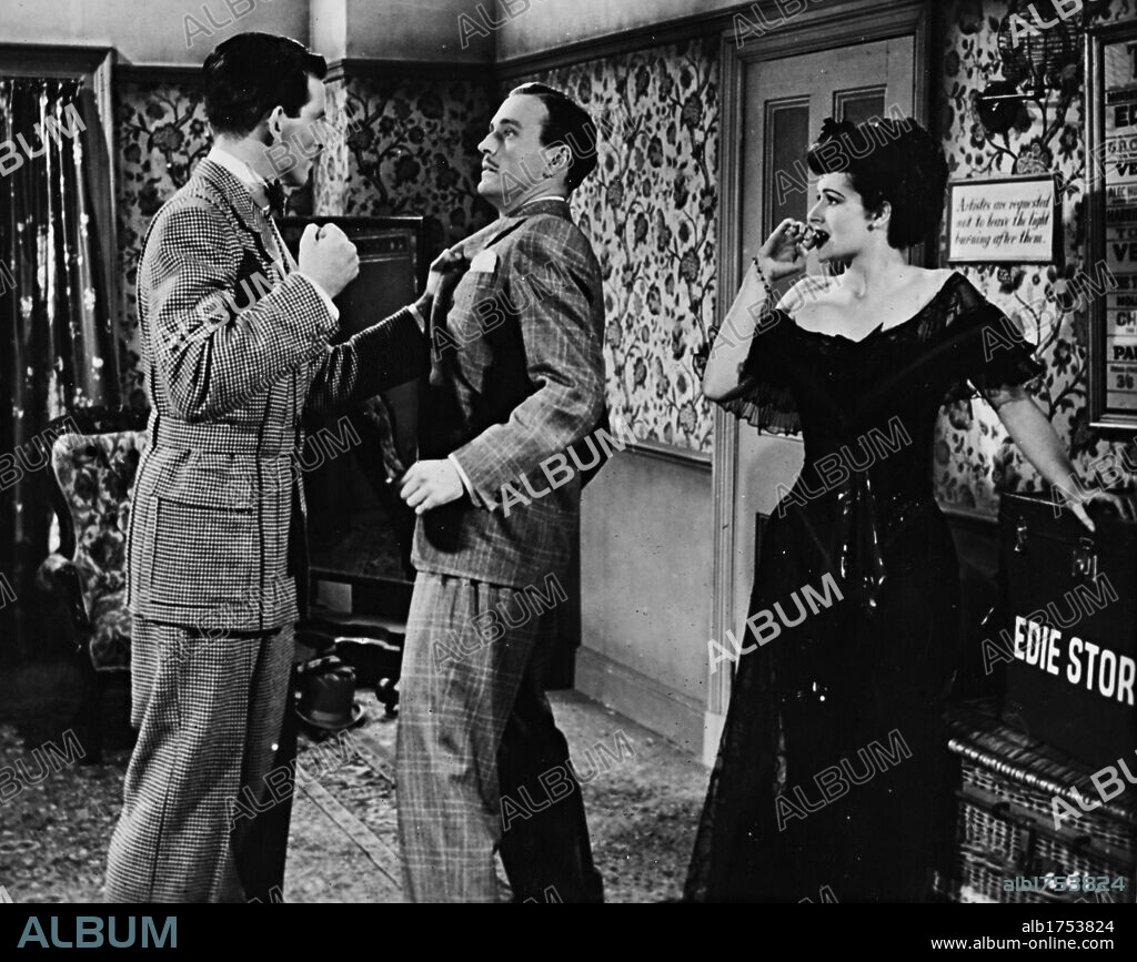 MARGARET LOCKWOOD and MICHAEL RENNIE in I'LL BE YOUR SWEETHEART, 1945, directed by VAL GUEST. Copyright GAINSBOROUGH FILMS.