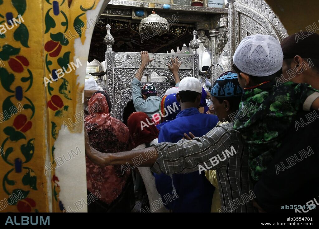 Ajmer Sharif dargah, Rajasthan. Tomb of Moinuddin Chishti, main shrine. India.