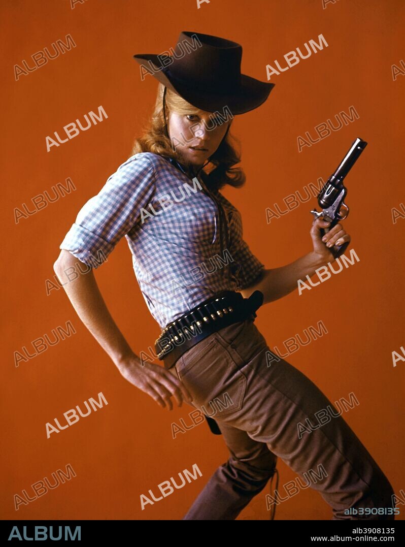 JANE FONDA en LA INGENUA EXPLOSIVA, 1965 (CAT BALLOU), dirigida por ELLIOT SILVERSTEIN. Copyright COLUMBIA PICTURES.