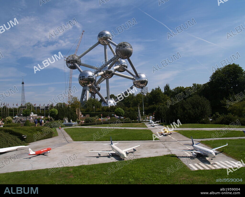 EUROPA EN MINIATURA (MINI EUROPA). Parque temático en el que se reproducen en miniatura los principales monumentos de Europa. BELGICA.