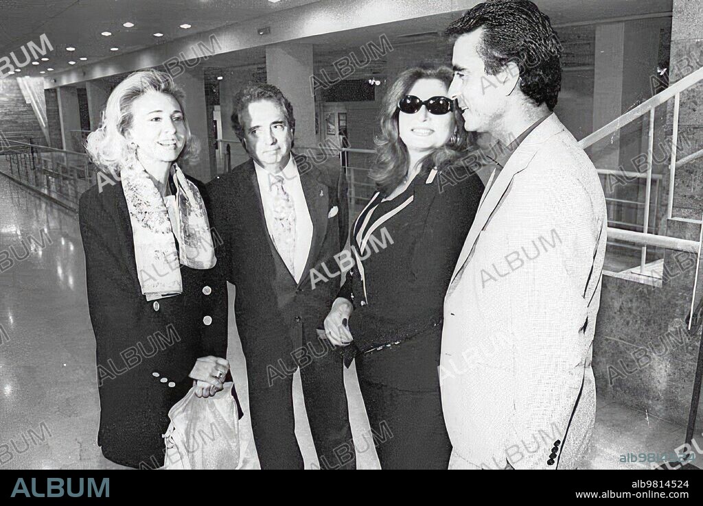 15 mayo 1997. HORIZONTAL - Rocio Jurado junto a su hermano Amador, su marido Ortega Cano y Mayren Beneyto en el Palau de la Musica de Valencia en donde interpretara el "Amor brujo" de Manuel de Falla.