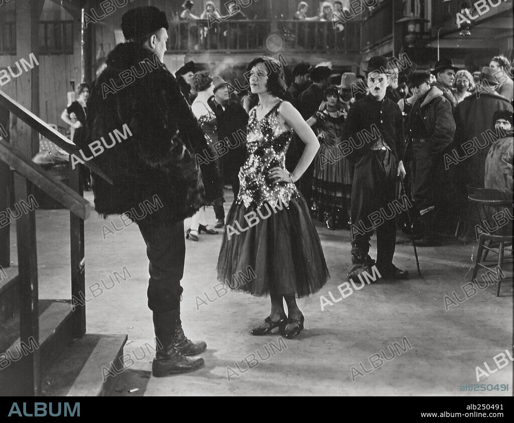 CHARLIE CHAPLIN y GEORGIA HALE en LA QUIMERA DEL ORO, 1925 (THE GOLD RUSH), dirigida por CHARLES CHAPLIN. Copyright UNITED ARTISTS.