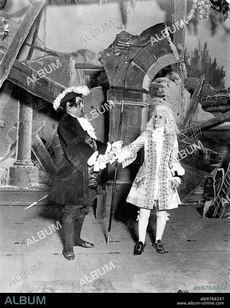 October 8, 1911. Last night's premiere at the Comic Theater. - Loreto Prado and Enrique Chicote in a scene from "The Barefoot Altar Boy".