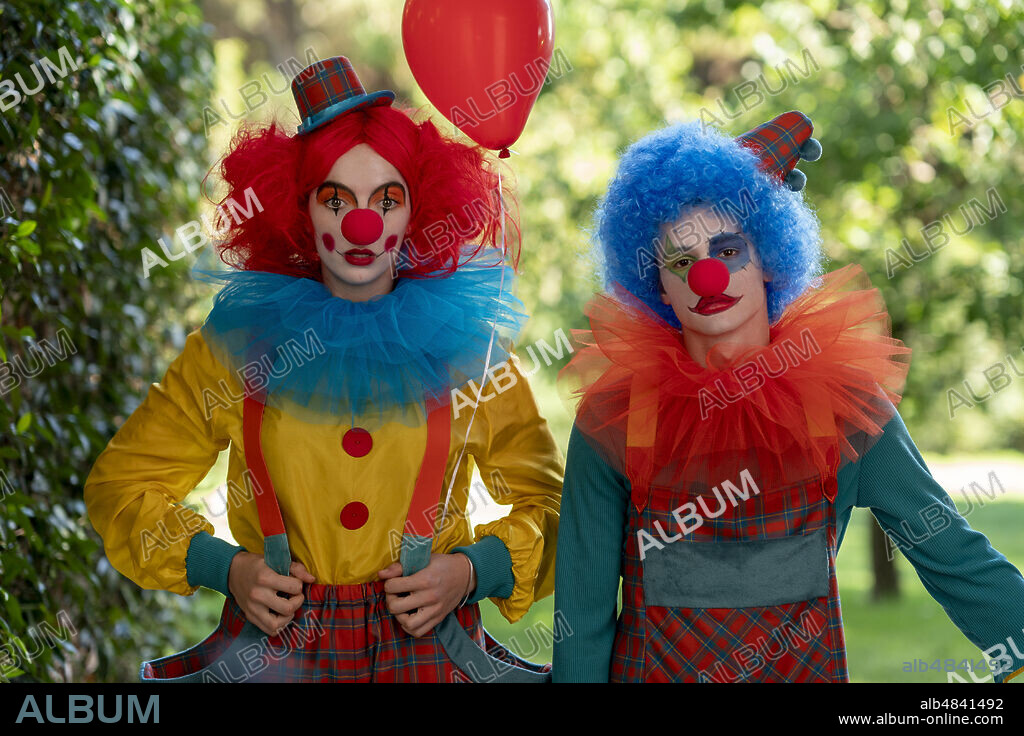 JODIE COMER et STEFAN IANCU dans KILLING EVE, 2018, réalisé par PHOEBE WALLER-BRIDGE. Copyright SID GENTLE FILMS. Season 3 Episode 2 Management Sucks.