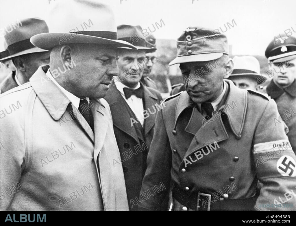 Orig. bildtext... GAULEITER SAUCKEL AM ATLANTIKWALL. Der Generalbevollmächtigte für den Arbeitseinsatz, Gauleiter und Reichsstatthalter Sauckel besichtigte im Rahmen von Besprengungen über Arbeitsansatzfragen unter führung von Oberbau direktör Weiss, dem Leiter der Einsatzgruppe West der Organisation Todt, Befestigungen am Atlantikwall. Anm. CD119 Atlantvallen är benämningen på de befästningar som tyskarna konstruerade 1942-44 längs den europeiska atlantkusten. persons: Fritz Sauckel sites: TYSKLAND.